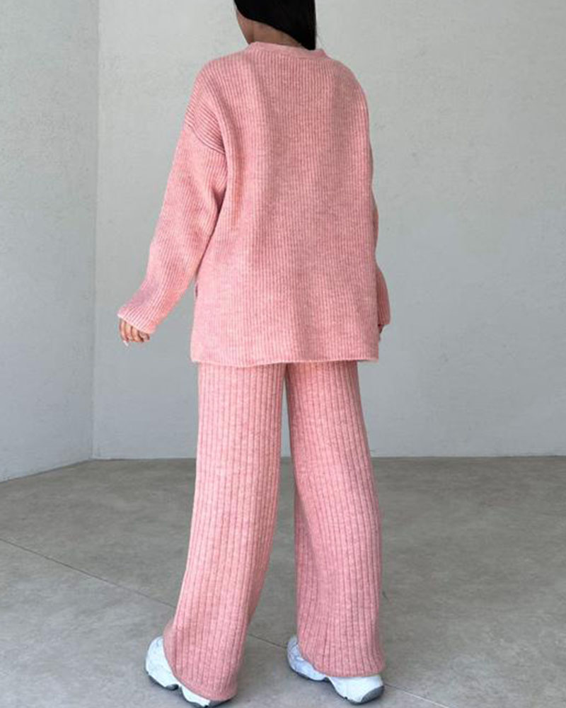 Andrea – Lässiges dreiteiliges Strickset im Minimalistischen Stil.